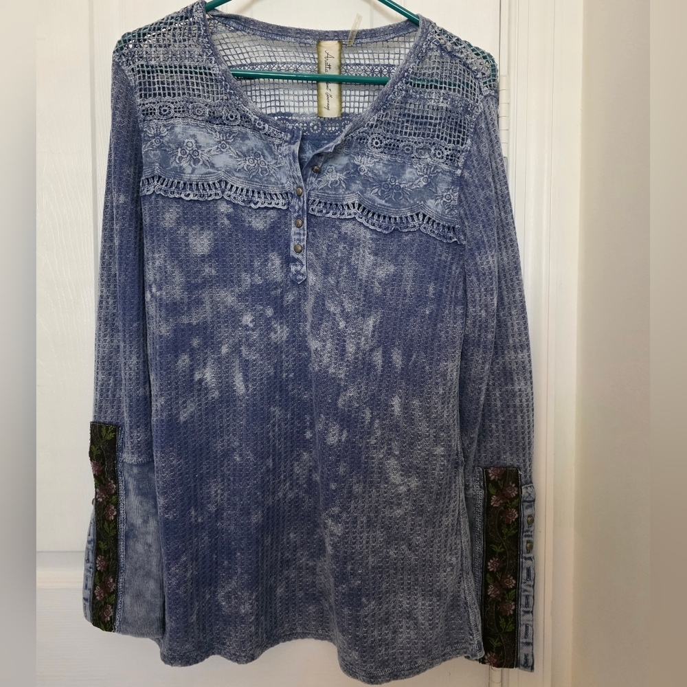 Aratta Silent Journey Waffle Long Sleeve Henley Velvet Embroidered Sleeves Slate